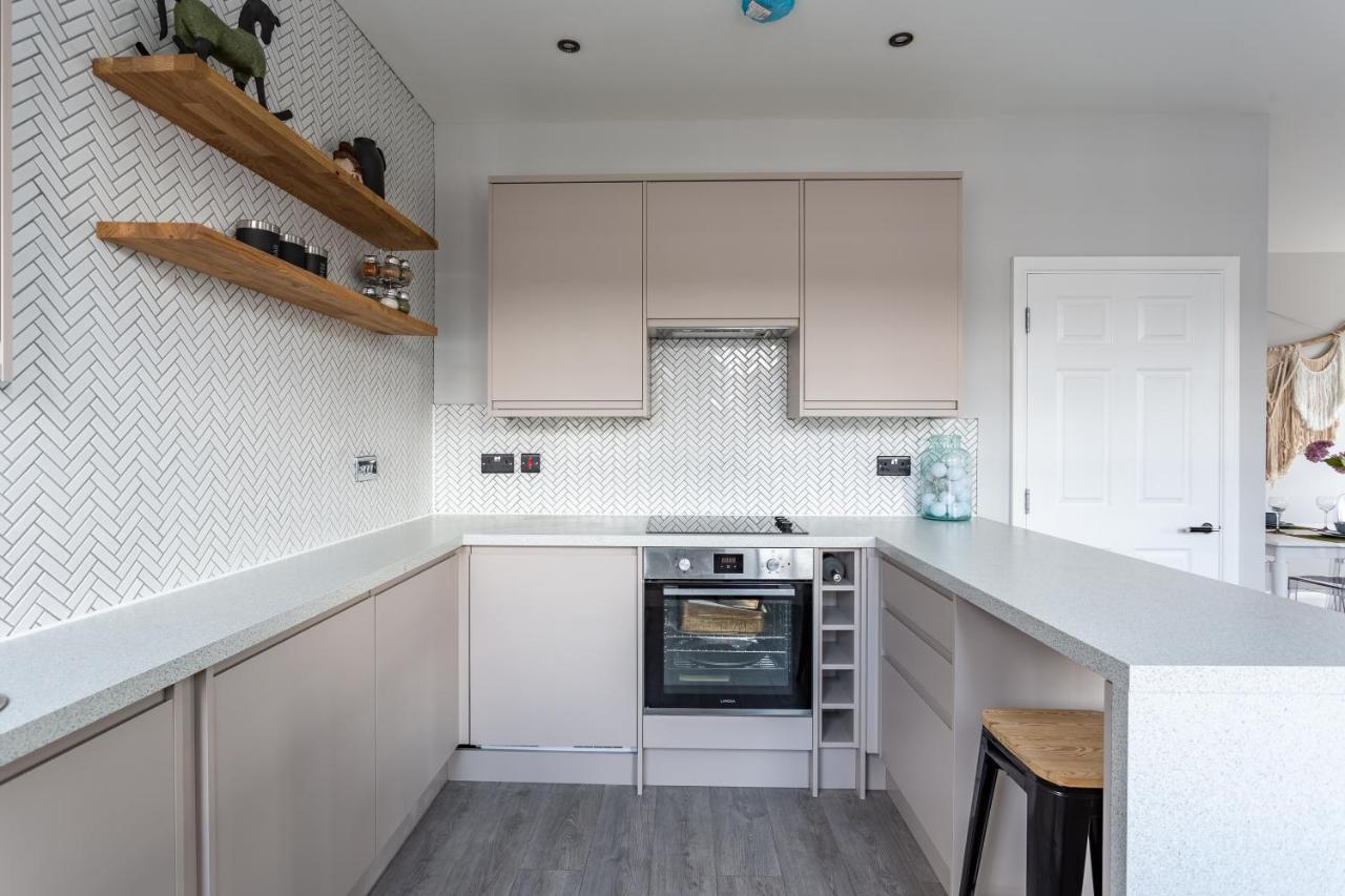 2 Bedroom Apartments With Sofa Bed In Southend Southend-on-Sea Exterior foto