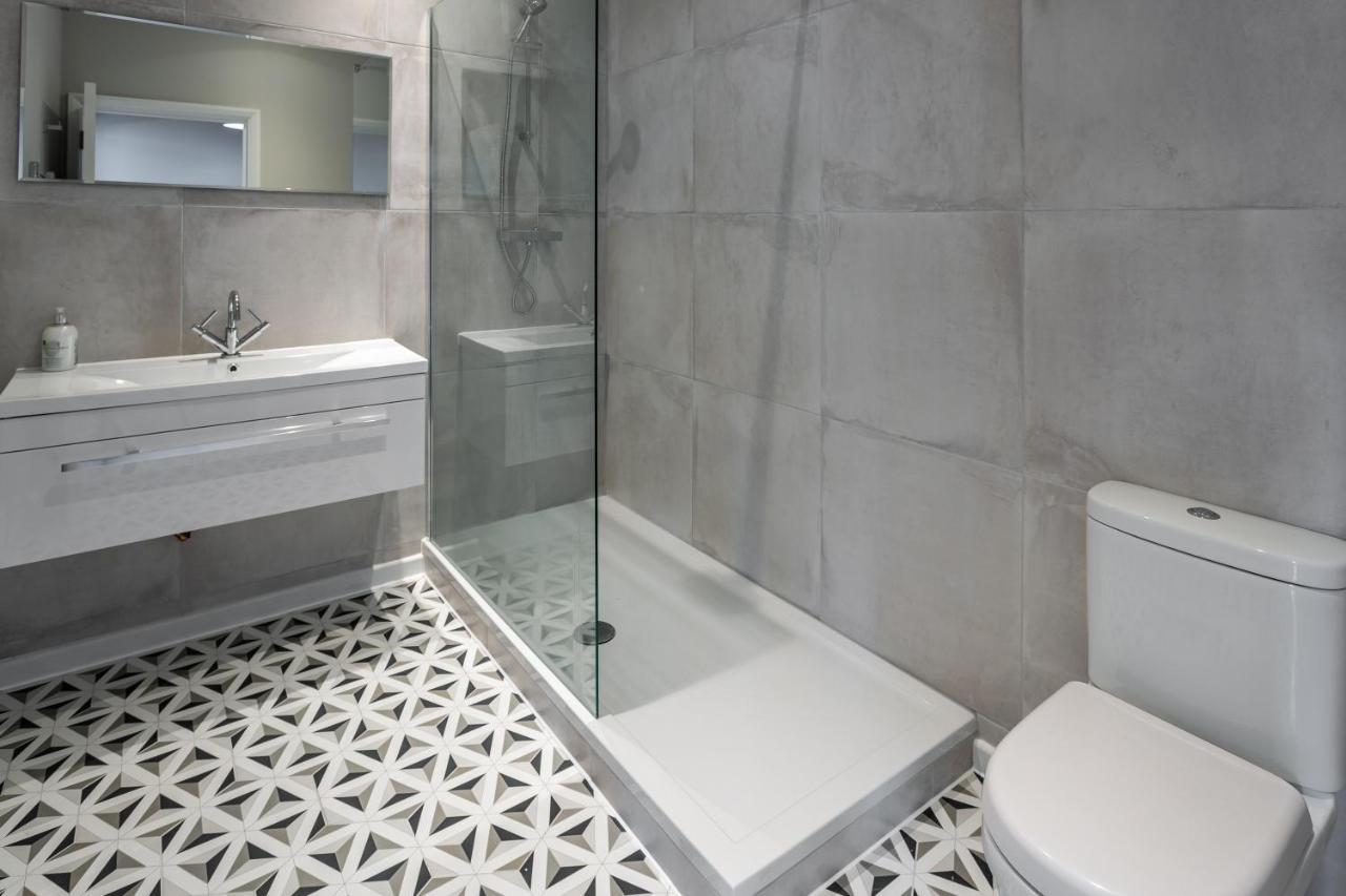 2 Bedroom Apartments With Sofa Bed In Southend Southend-on-Sea Exterior foto